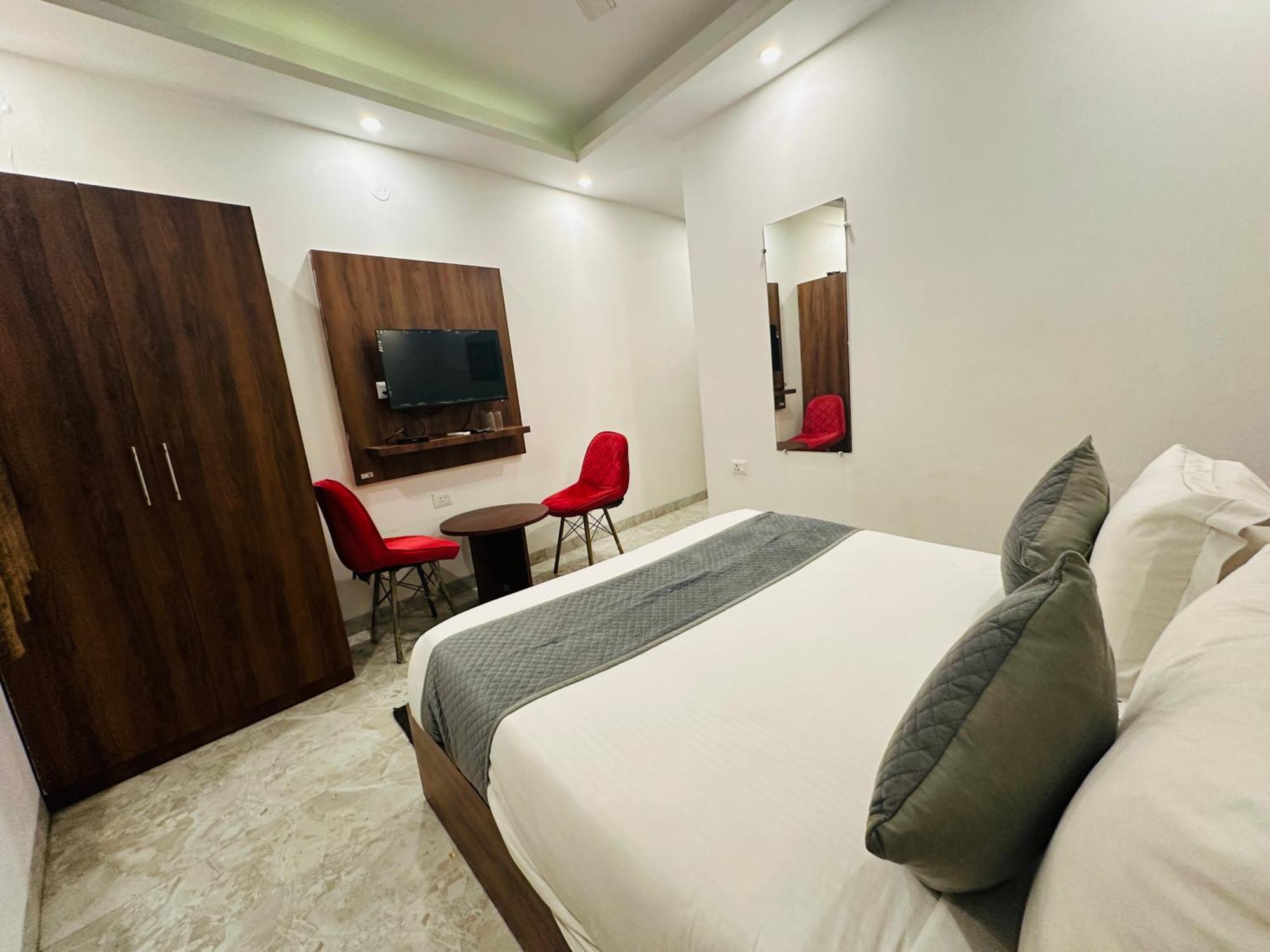 De Clark Residency Delhi Airport Hotel